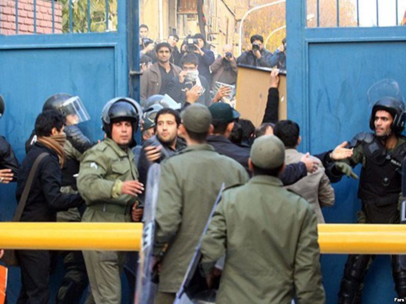 İran polisi 11 ölkənin səfirinin Böyük Britaniya səfirliyinə baş çəkməsinə mane olub